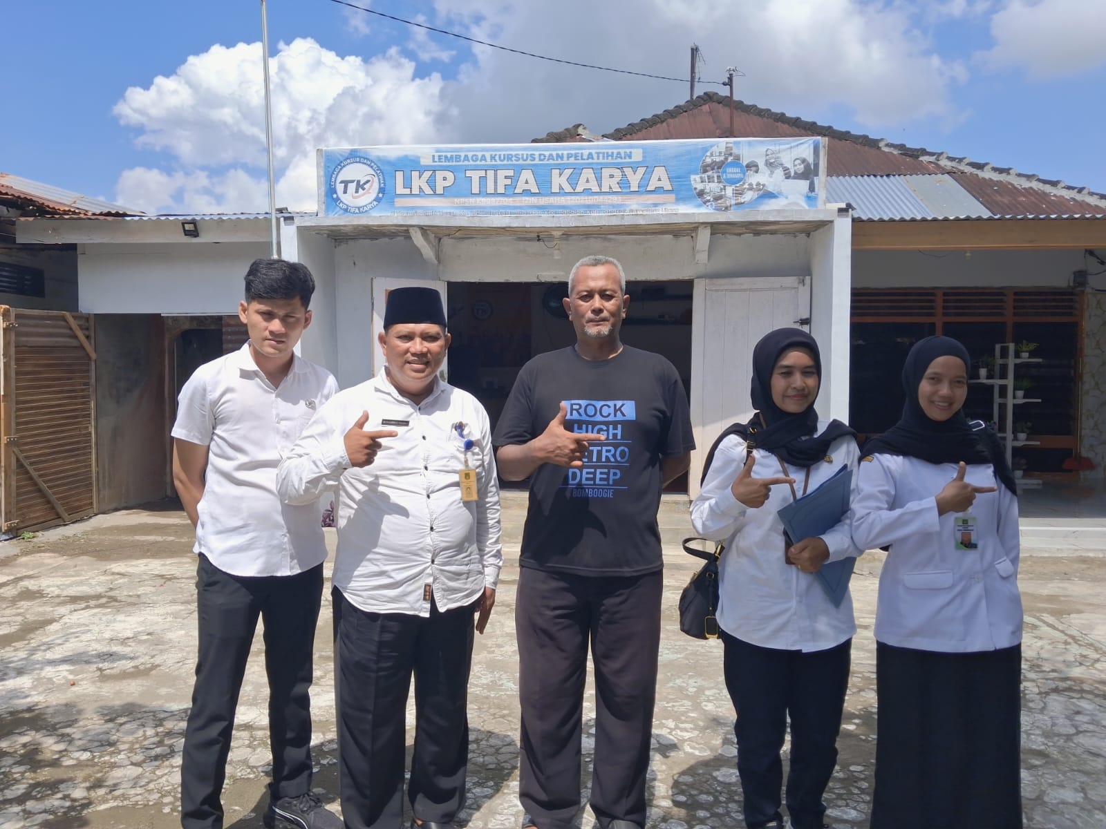 kunjungan dinas pendidikan ke LKP